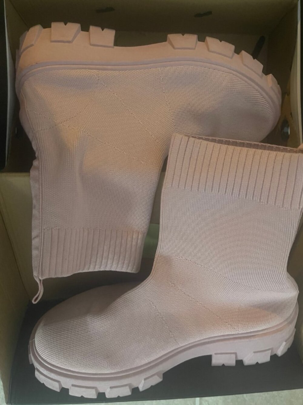 Sock Knit Lug Boots pink